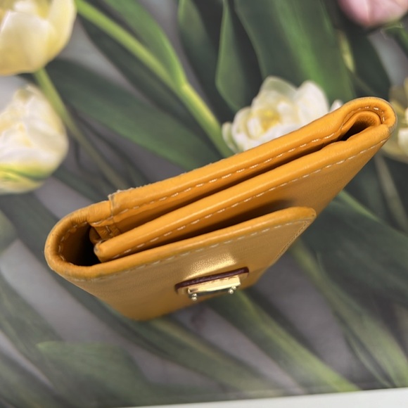 🦆 DOONEY AND BOURKE CLASSIC CLUTCH YELLOW PALOMINO LEATHER TRIFOLD WALLET - Picture 9 of 10